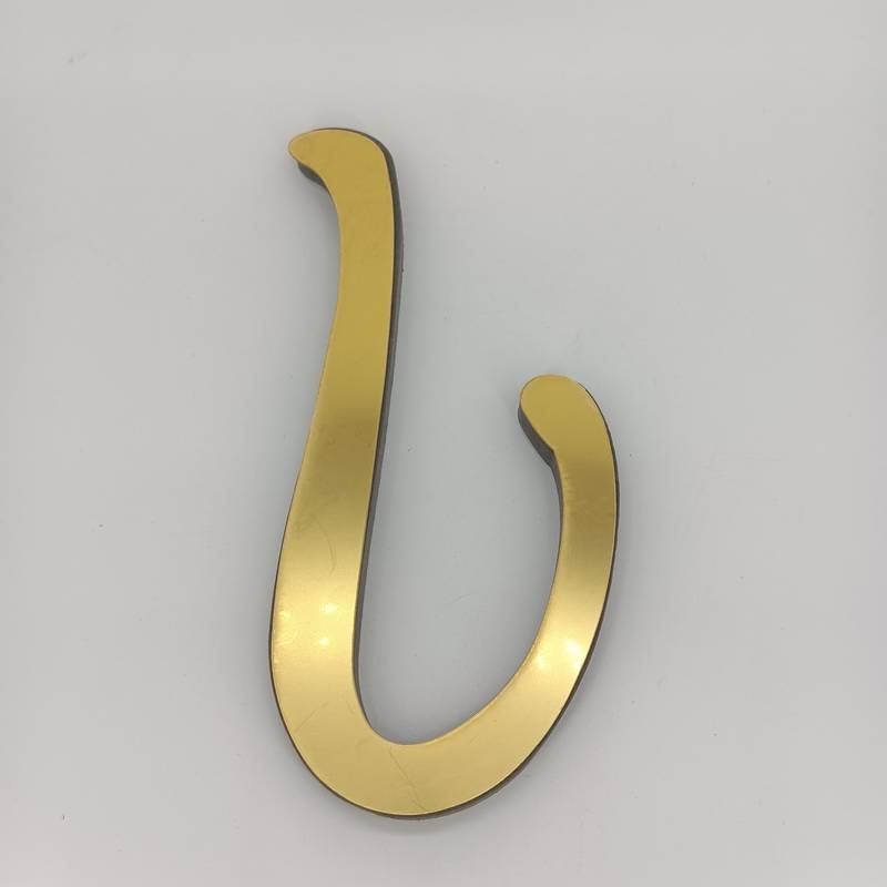 Naujas tarpvalstybinis produktas – auksinis akrilinis žolės raidės veidrodžio lipdukas svetainei, miegamajam, lipnus 3D stereo dekoratyvinis sienos lipdukas