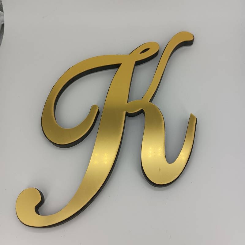 Naujas tarpvalstybinis produktas – auksinis akrilinis žolės raidės veidrodžio lipdukas svetainei, miegamajam, lipnus 3D stereo dekoratyvinis sienos lipdukas