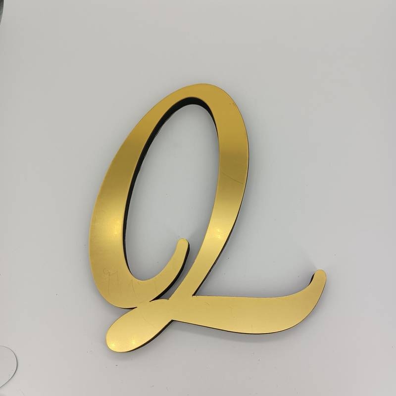 Naujas tarpvalstybinis produktas – auksinis akrilinis žolės raidės veidrodžio lipdukas svetainei, miegamajam, lipnus 3D stereo dekoratyvinis sienos lipdukas