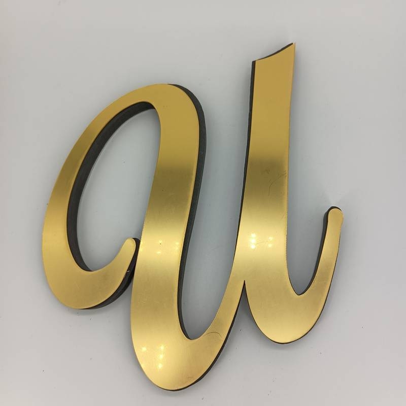 Naujas tarpvalstybinis produktas – auksinis akrilinis žolės raidės veidrodžio lipdukas svetainei, miegamajam, lipnus 3D stereo dekoratyvinis sienos lipdukas