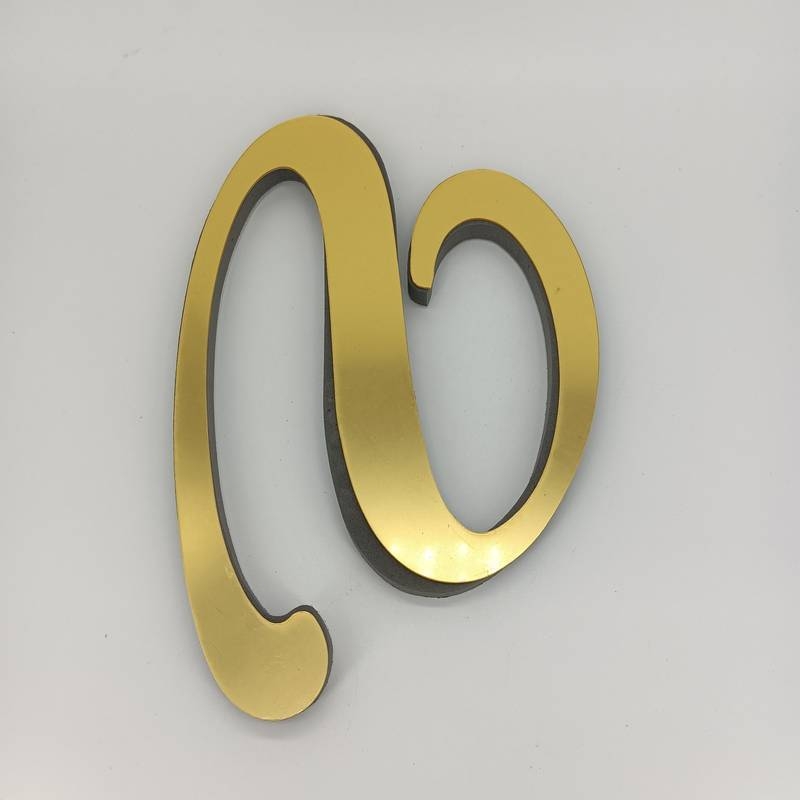 Naujas tarpvalstybinis produktas – auksinis akrilinis žolės raidės veidrodžio lipdukas svetainei, miegamajam, lipnus 3D stereo dekoratyvinis sienos lipdukas