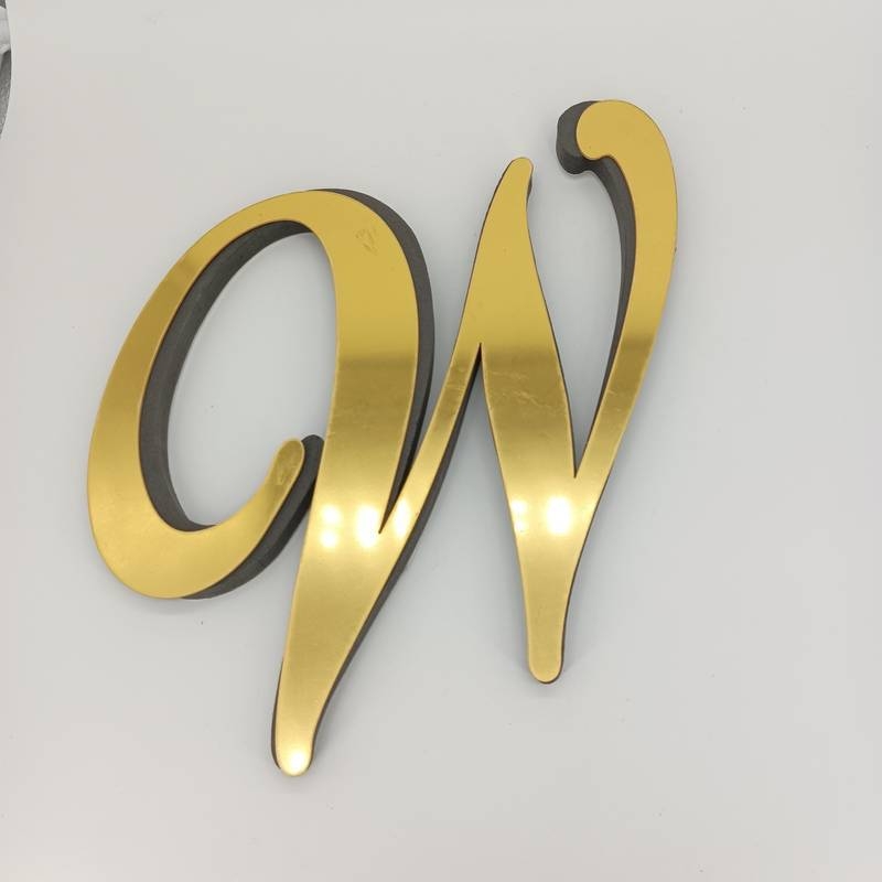 Naujas tarpvalstybinis produktas – auksinis akrilinis žolės raidės veidrodžio lipdukas svetainei, miegamajam, lipnus 3D stereo dekoratyvinis sienos lipdukas