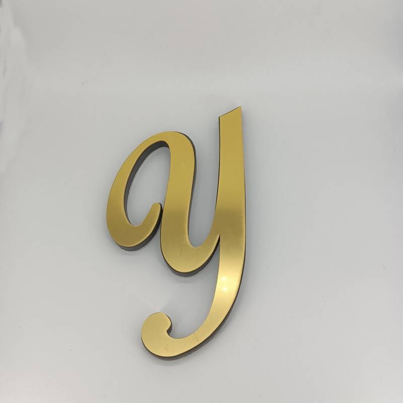 Naujas tarpvalstybinis produktas – auksinis akrilinis žolės raidės veidrodžio lipdukas svetainei, miegamajam, lipnus 3D stereo dekoratyvinis sienos lipdukas