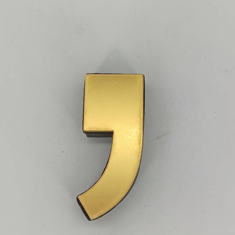 Naujas tarpvalstybinis produktas – auksinis akrilinis žolės raidės veidrodžio lipdukas svetainei, miegamajam, lipnus 3D stereo dekoratyvinis sienos lipdukas