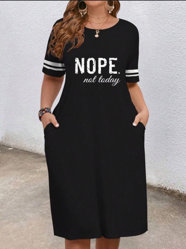 Európai és amerikai határokon átnyúló női ruházat 2025 nyári új stílus kényelmes kerek nyakú zsebes divat elegáns kontrasztos színű rövid ujjú ruha