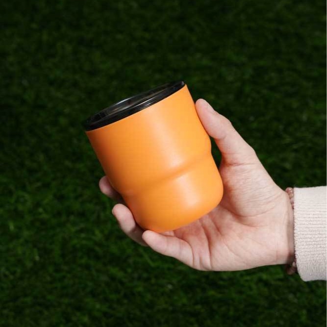 Užsienio prekybos tiekimas 304 nerūdijančio plieno laiptelių puodelis spalvotas sulčių kavos puodelis lauko dvigubai izoliuotas burnos puodelis