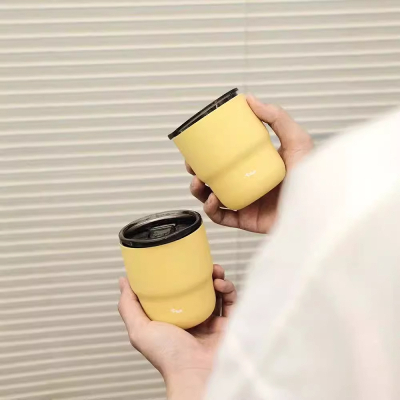 Užsienio prekybos tiekimas 304 nerūdijančio plieno laiptelių puodelis spalvotas sulčių kavos puodelis lauko dvigubai izoliuotas burnos puodelis