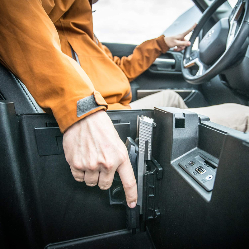 Amazon pārrobežu ekskluzīvs ātrās vilkšanas taktiskā ieroča magnēts ar slēptu pistoles turētāju ar pistoles magnētu, kas paredzēts plakanam augšdaļai