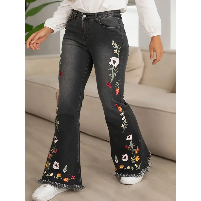 2025. gada pavasara un vasaras jaunie izšūtie elastīgie džinsi. Nostalgiski mazgāti džinsi. Sieviešu liela izmēra mikro uzliesmojoši džinsi.