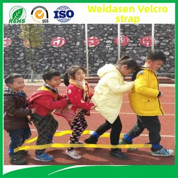 Tehase otsemüük Lõbus mängu laiendamise spordi jälgitav tramm Täiskasvanute laste hiiglaslik jalajälgedega sääriste vöö