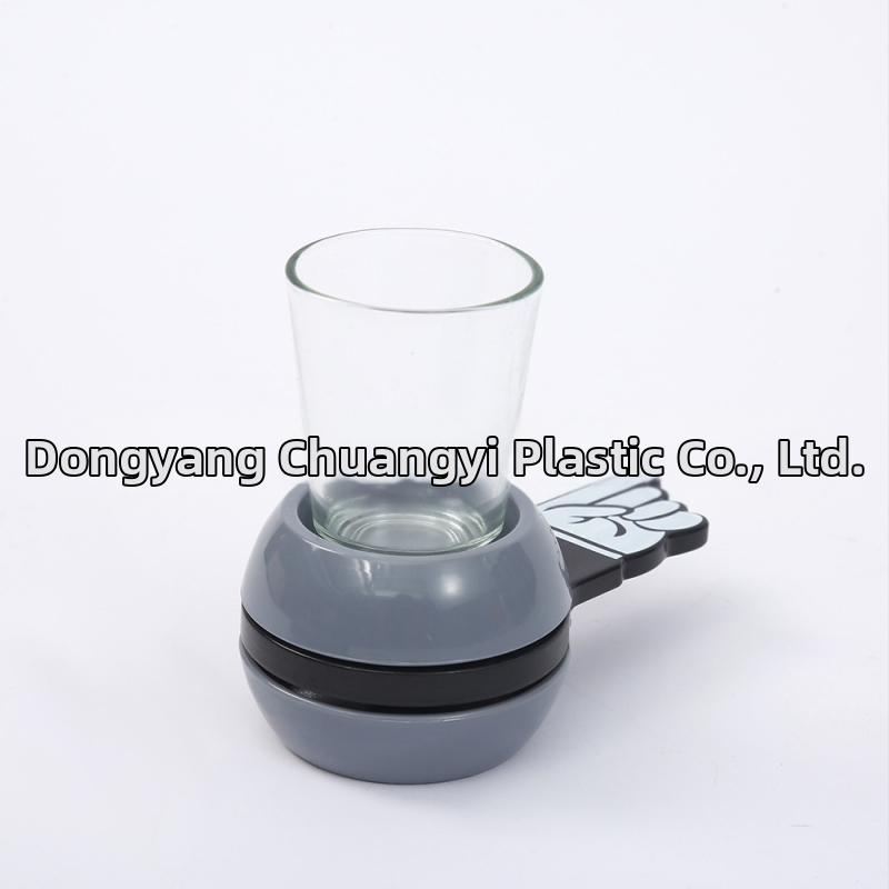 Kreatívne prstové otočné riady na víno, rekreačné a zábavné priestory, pomoc s kreslením hračkárskych pohárov, penalty, vínnej rulety, rekvizity