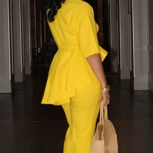 ALLIKAS tootjad müüvad väliskaubanduse naisterõivaid, moekaid volangidega õmblustega ebakorrapäraseid ülaosaga laienevaid pükse, vabaaja ülikondi naistele