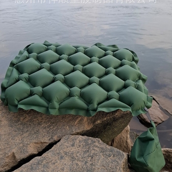 Piepūšamais mājdzīvnieku paklājiņš āra piknikam kempinga stilam pludmalei, viena TPU automātiska piepūšamā gultas telts, guļampaklājs, mitrumizturīgs un ūdensizturīgs