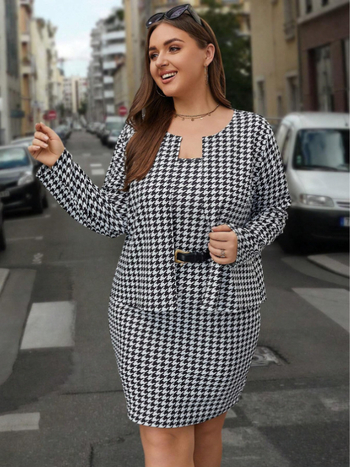 Σετ δύο τεμαχίων με παλτό και μακρυμάνικο print σε μεγάλα μεγέθη και φόρεμα με print Houndstooth σε θήκη (χωρίς ζώνη)