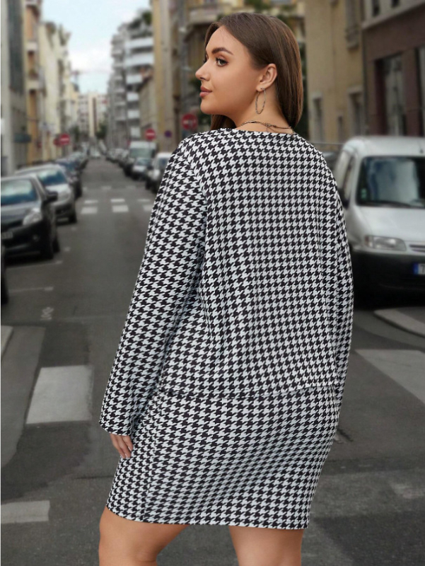 Σετ δύο τεμαχίων με παλτό και μακρυμάνικο print σε μεγάλα μεγέθη και φόρεμα με print Houndstooth σε θήκη (χωρίς ζώνη)