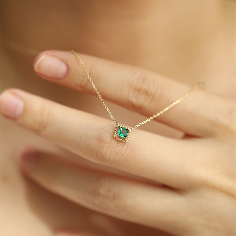S925 hõbetatud 14K kullast smaragdiga kaelakee suhkrukuubiku ripats rangluuketiga naistele retrohõbedane ligipääsetav luksus mitmekülgne tipptasemel meel
