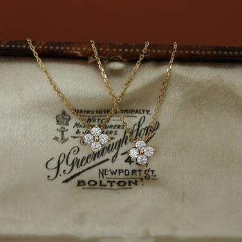 Късметлийско ~ S925 посребрено 18K златно колие Clover, малко, дамско, верижка за ключица, лек лукс, ниша, усъвършенстван дизайн, смисъл