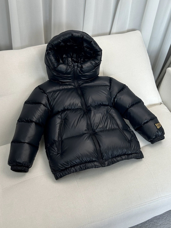 Nova originalna zimska dječja crno-zlatna zadebljana topla kratka puhasta jakna s kapuljačom za starije djevojčice