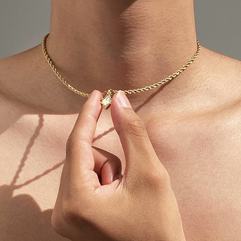 Κολιέ από τιτάνιο και ατσάλι με τετράγωνες γωνίες, ρετρό μενταγιόν από τιτάνιο και ατσάλι, αδιάβροχο και ανθεκτικό στον ιδρώτα, για άνδρες και γυναίκες