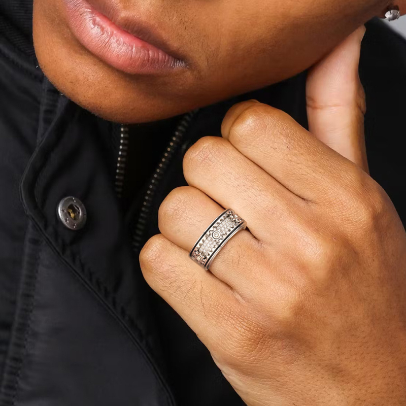 Yungui valib hoolikalt 925 hõbedast piiriüleseid sõrmusi, Euroopa ja Ameerika meestele mõeldud lihtsaid ärevusevastaseid pöörlevaid meeste sõrmuste ehete hulgimüügist