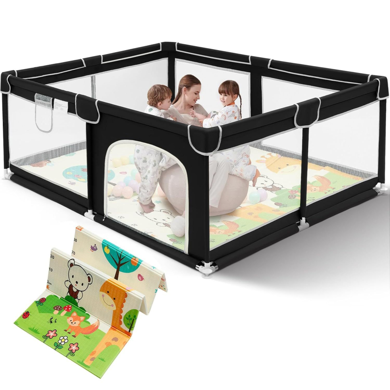 Tehase beebilapsed mängivad aeda beebikaitseaeda siseruumides mängimiseks mõeldud mänguasjadega