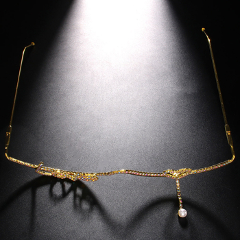 Europietiškai ir amerikietiškai karštai parduodami kalnų krištoliniai meilės akinių rėmeliai be lęšio pakabuko veido dekoracija „Fashion Net“ raudoni gatvės šaudymo aksesuarai