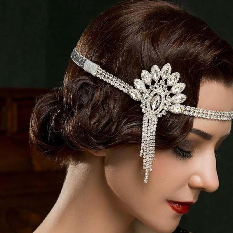 1920. aastate maskeraadipeakate, retrohõbedast tutiga juuksepael, Euroopa ja Ameerika ehetega naiste juuksekett