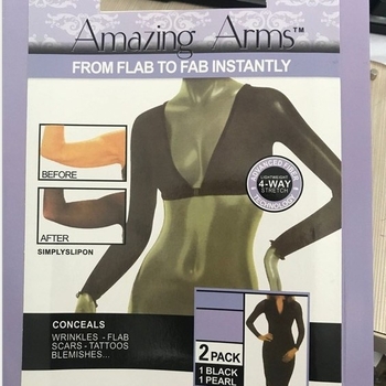 Στήριγμα στήθους από διχτυωτό ύφασμα στο μπροστινό μέρος, αγκράφα μπροστά, εμφανής αφαλός, μακρυμάνικο μπλουζάκι με τελείωμα στο μανίκι, μαύρο και άσπρο 2 σε 1