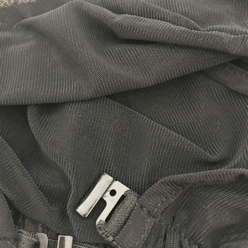 Στήριγμα στήθους από διχτυωτό ύφασμα στο μπροστινό μέρος, αγκράφα μπροστά, εμφανής αφαλός, μακρυμάνικο μπλουζάκι με τελείωμα στο μανίκι, μαύρο και άσπρο 2 σε 1