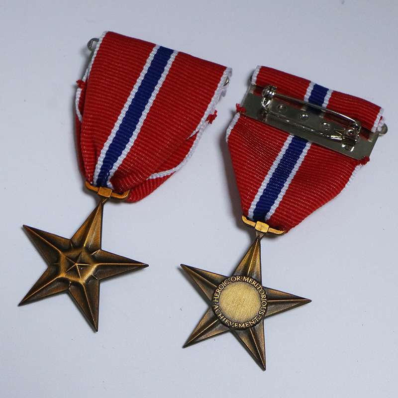 Noliktavā ir ārzemju medaļa ASV militārā replika Amerikāņu apbalvojuma zvaigzne Vara zvaigznes militārā medaļa Vara zvaigznes medaļa Piemiņas medaļa