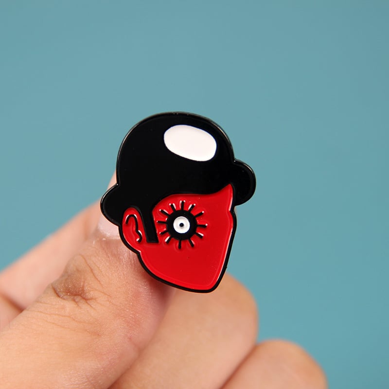 Film european și american de televiziune și thriller periferic, insignă portocalie mecanică, broșă Alex, livrare dintr-o singură piesă