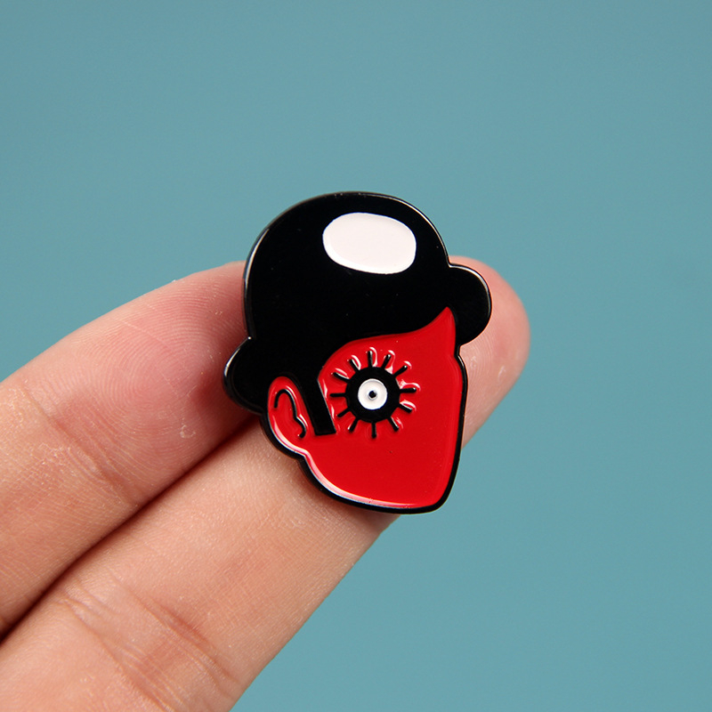 Film european și american de televiziune și thriller periferic, insignă portocalie mecanică, broșă Alex, livrare dintr-o singură piesă