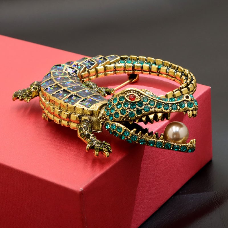 Gyémánttal kirakott nagyméretű, retró, olajcseppelő krokodil bross, határokon átnyúló divatos, minden egyezésű állattű