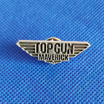 Film Lingyun Ambition jelvény Tom rajzfilm bross divatos hajtóka fém zománctű ékszer kiegészítők