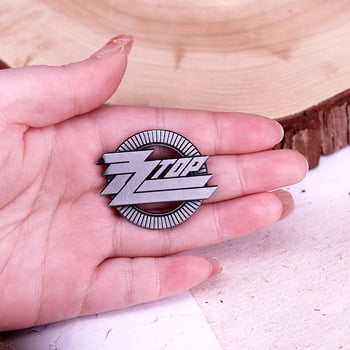 Insignă metalică vintage emailată pentru trupă rock