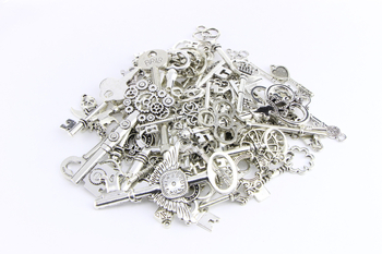 Άμεση προμήθεια εργοστασίου Xizang ασημένια κοσμήματα αξεσουάρ ρετρό 80 κλειδιά ρούχα σημειωματάριο αξεσουάρ κρεμαστό κόσμημα