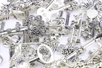 Άμεση προμήθεια εργοστασίου Xizang ασημένια κοσμήματα αξεσουάρ ρετρό 80 κλειδιά ρούχα σημειωματάριο αξεσουάρ κρεμαστό κόσμημα