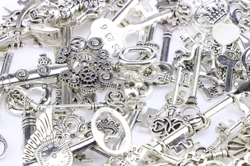 Gyári közvetlen szállítású Xizang ezüst ékszer kiegészítők retro 80 kulcsos ruházat notebook kiegészítők medál