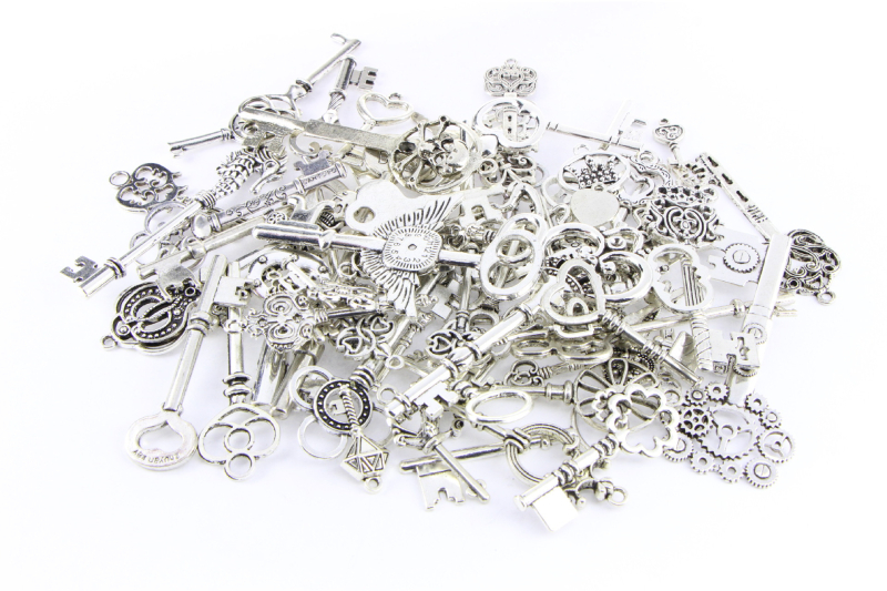 Gyári közvetlen szállítású Xizang ezüst ékszer kiegészítők retro 80 kulcsos ruházat notebook kiegészítők medál