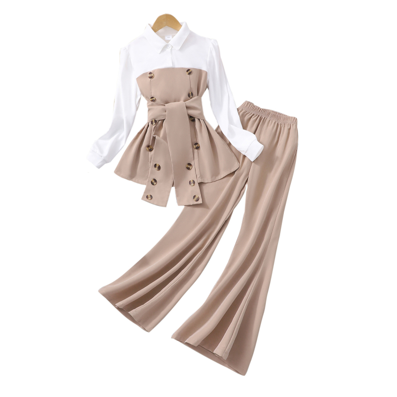 Kaheosaline komplekt keskealistele ja vanematele lastele (tüdrukutele), lapitehnikas pluus + laienevad püksid-ülikond