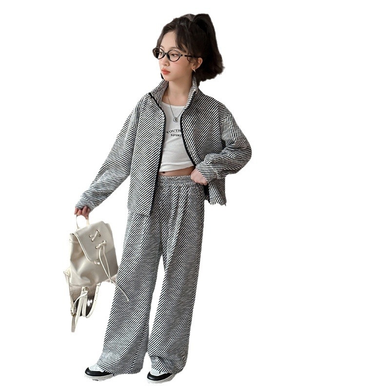 Dievčenský jarný a jesenný oblek 2025 Nový dievčenský štýlový módny pruhovaný kabát Detský ležérny dvojdielny módny oblek