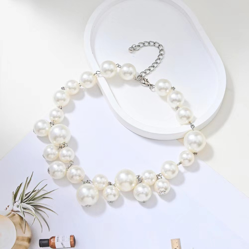 Európai és amerikai új ékszerek kis méretű gyöngyös rövid nyaklánc női divatos punk elegáns gyöngyutánzatú kulcscsontlánc