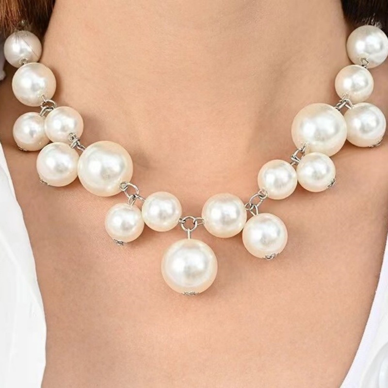 Európai és amerikai új ékszerek kis méretű gyöngyös rövid nyaklánc női divatos punk elegáns gyöngyutánzatú kulcscsontlánc