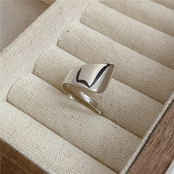 Ευρωπαϊκό και αμερικανικό ασημένιο δαχτυλίδι S925 με γεωμετρικό λείο, ακανόνιστο χιπ χοπ, μοντέρνο, unisex δαχτυλίδι με προσωπικότητα και άνεμο