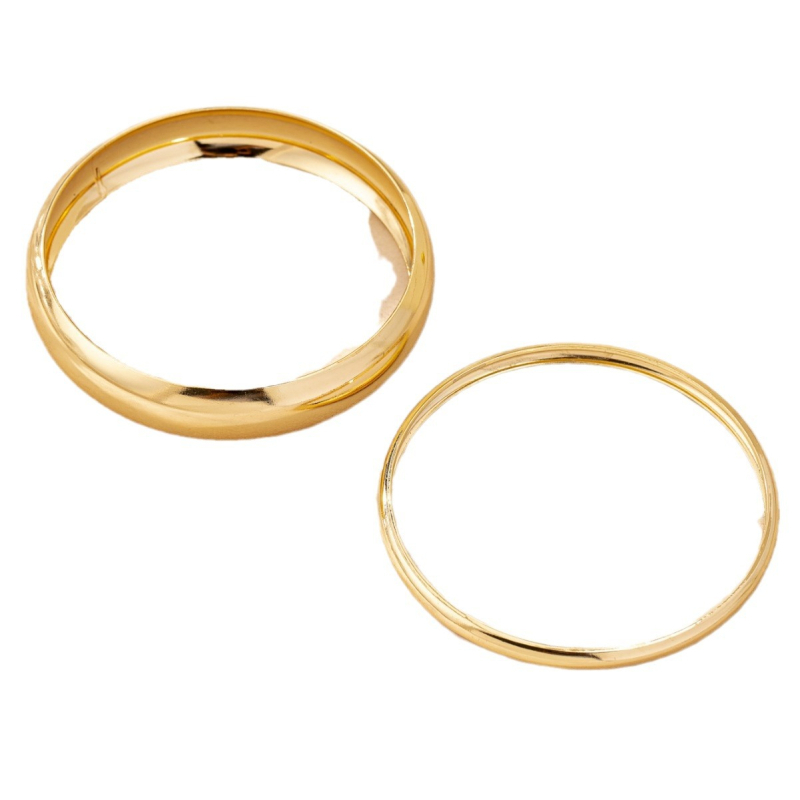 Eiropas un Amerikas Savienoto Valstu pārrobežu pārspīlēts vienkāršs senais likums spilgta virsma apļveida loka vienkāršs aplis vairāki pārklājoši sieviešu metāla rokassprādze