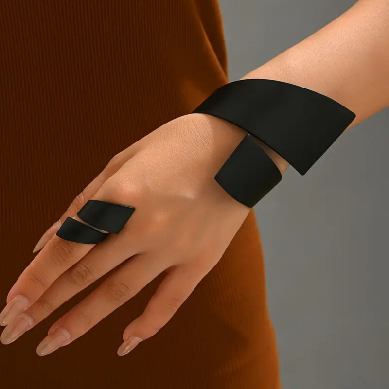 Qingdao ehted piiriülene Euroopa ja Ameerika liialdatud mood trendikas metallist käevõru isiksuse lihtsa disainiga geomeetrilise avaga käevõru