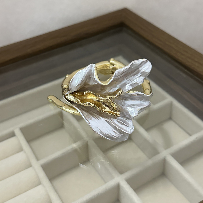 Eiropas un Amerikas pārspīlēta emaljas zelta balta kontrastējoša tulpju ziedu aproce sievietēm, moderna, eleganta, elastīga atvērta aproce