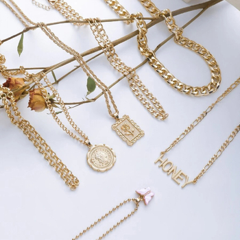 Ευρωπαϊκά και Αμερικανικά Διασυνοριακά Κοσμήματα, Εξατομικευμένο Κολιέ Πορτρέτο με Γεωμετρικό Ανάγλυφο για Γυναίκες, Ρετρό Πολυστρωματικό Κολιέ με Φούντα Πεταλούδας και Γράμματα