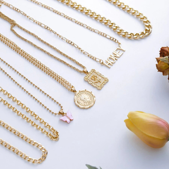 Ευρωπαϊκά και Αμερικανικά Διασυνοριακά Κοσμήματα, Εξατομικευμένο Κολιέ Πορτρέτο με Γεωμετρικό Ανάγλυφο για Γυναίκες, Ρετρό Πολυστρωματικό Κολιέ με Φούντα Πεταλούδας και Γράμματα