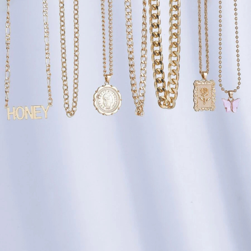 Európske a americké šperky s medzinárodnou pôsobnosťou, personalizovaný geometrický reliéfny portrétny náhrdelník pre ženy, retro viacvrstvový náhrdelník s motýľmi a strapcami